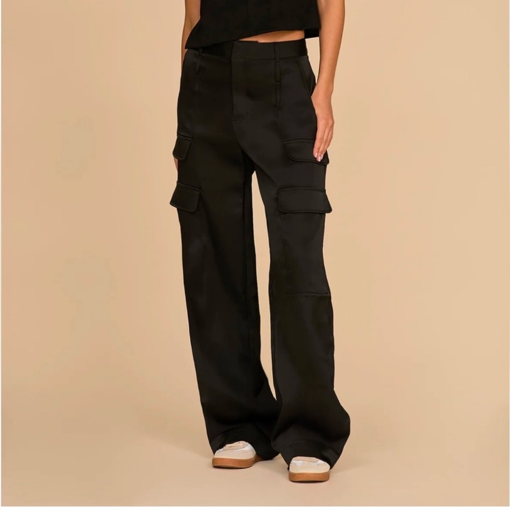 Noli Yoga Milan Satin Cargo Pants
Black Cargo Pants for Women size 2 - Picture 5 of 5